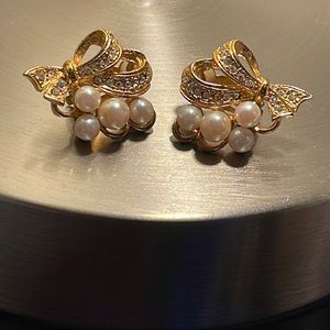Vintage Gold Earrings Bow Pearls Rhinestone cultured Pearls. Collectible